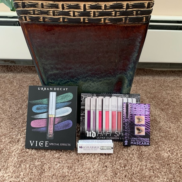 Urban Decay Other - Final drop! Urban Decay Sample Lot of 4